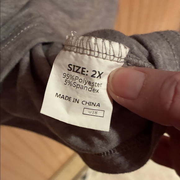 Amazon Essentials Gray Heart Pattern Tee - Picture 4 of 4